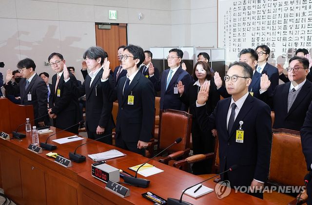 대장동 등 사건 청문회서 증인 선서하는 이원석 전 검찰총장