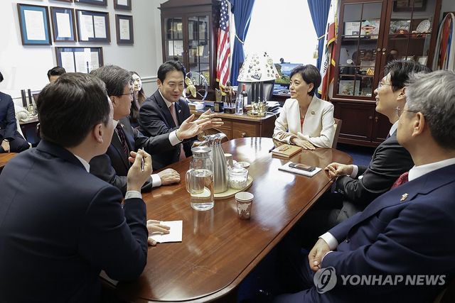 '동아태 소위원장' 영 김 하원의원 만난 국민의힘 장동혁 대표