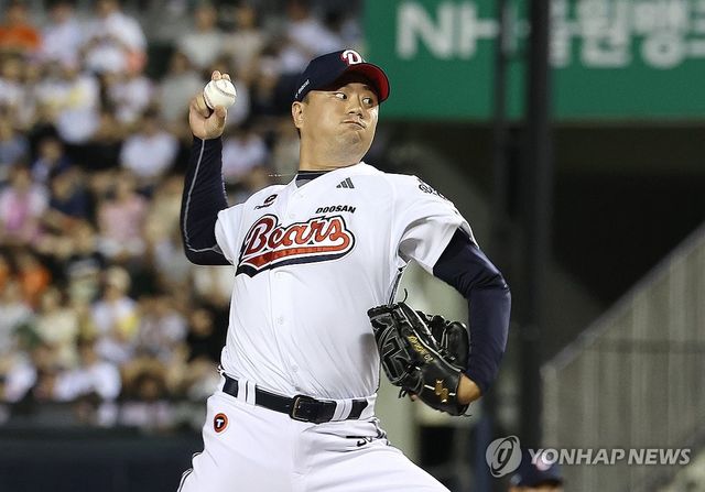 투구하는 두산 이영하