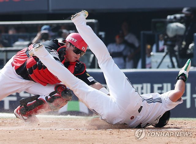 박찬호 '굴러서라도 득점'