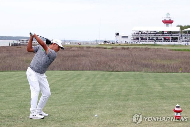 샷 날리는 김시우