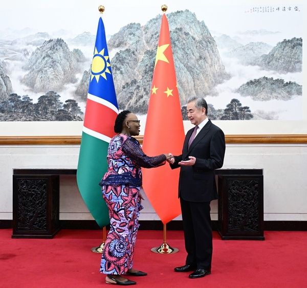 왕이 중국 외교부장과 무사비 나미비아 국제관계무역 장관