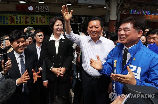 모란시장 방문한 정청래-추미애