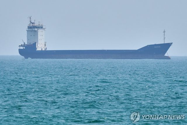 호르무즈 해협에 정박한 유조선