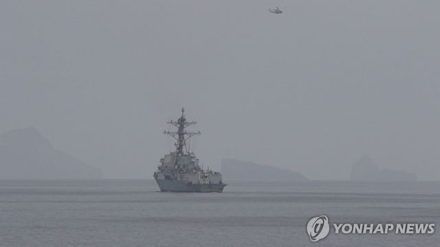 미 중부사령부가 호르무즈 해협 기뢰 제거 작전 시작을 발표한 뒤 공개한 사진