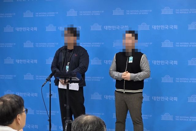 국회서 기자회견하는 청년들