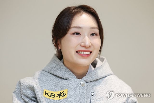 밝은 표정으로 인터뷰하는 최민정