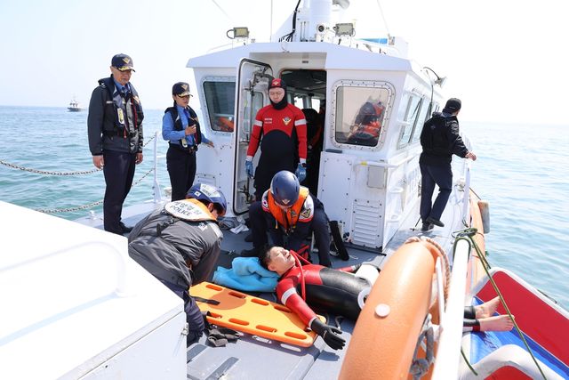 현장 대응력 점검 나선 김인창 동해해경청장(뒷줄 가운데)