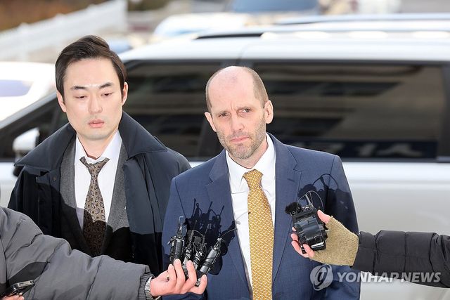 경찰, 쿠팡 로저스 대표 재소환