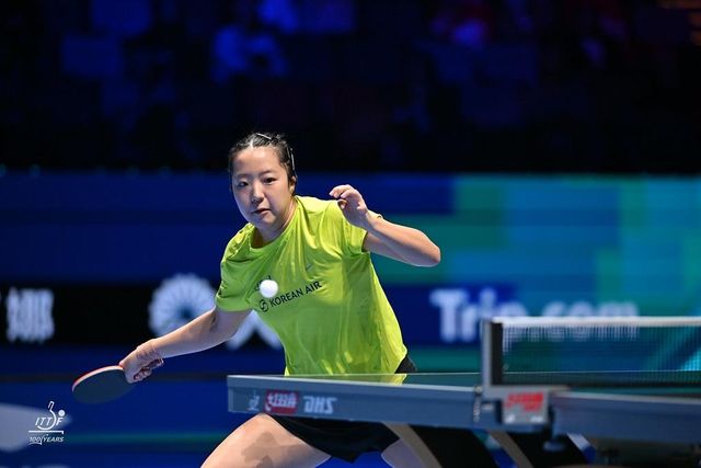 탁구 여자 월드컵에 출전한 신유빈의 경기 장면