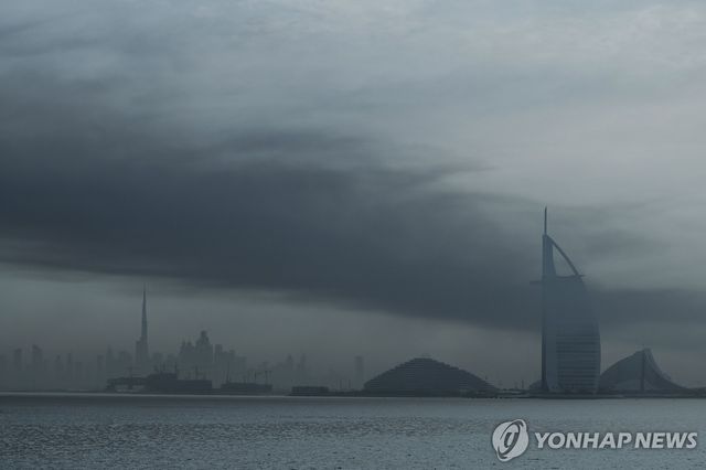 연기 휩싸인 두바이