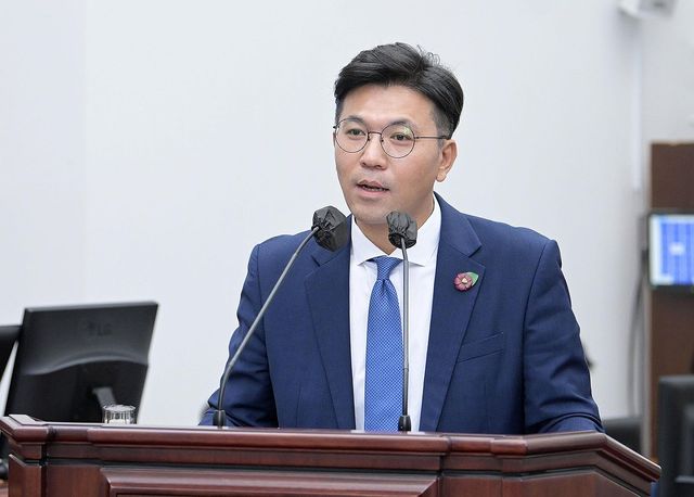 질문하는 현지홍 제주도의회 의원