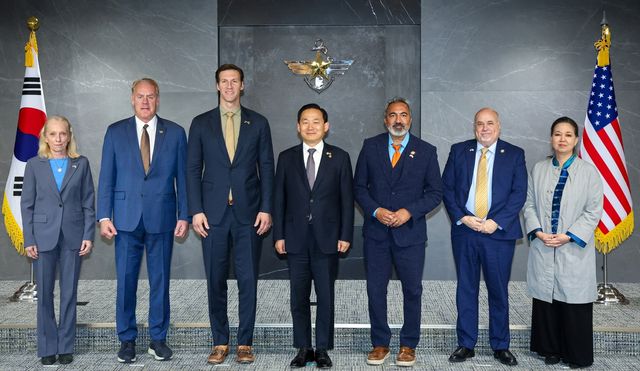 이두희 국방부 차관, 美 하원의원단 접견