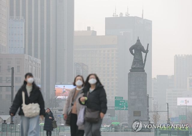 뿌연 광화문광장