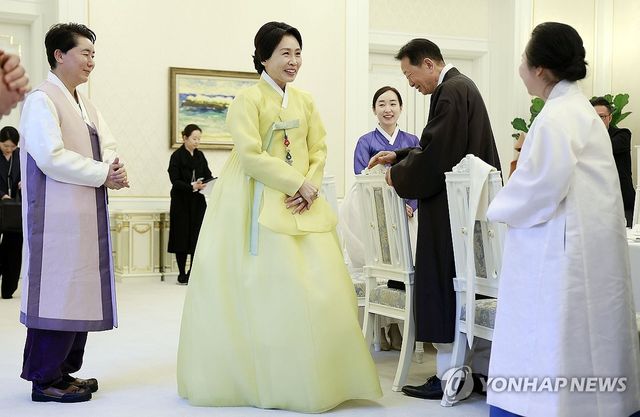 김혜경 여사, 한복생활 유네스코 등재 추진단 차담회