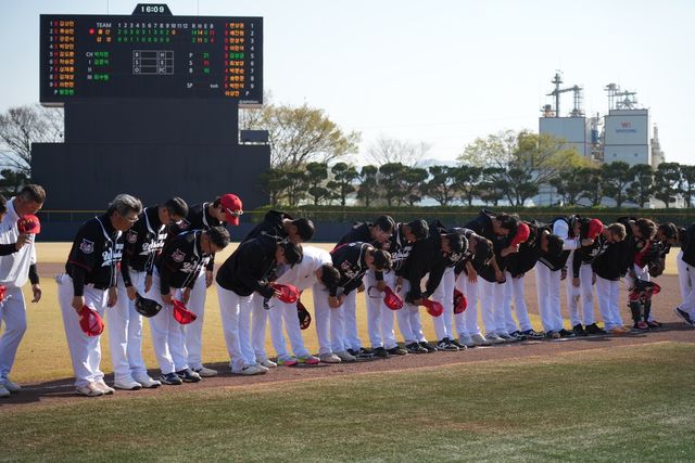 2일 삼성 라이온즈전을 14-2로 완파한 울산 웨일즈 선수단