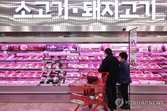 소·돼지·닭고기 가격 두 자릿수 '껑충'…밥상물가 고공행진