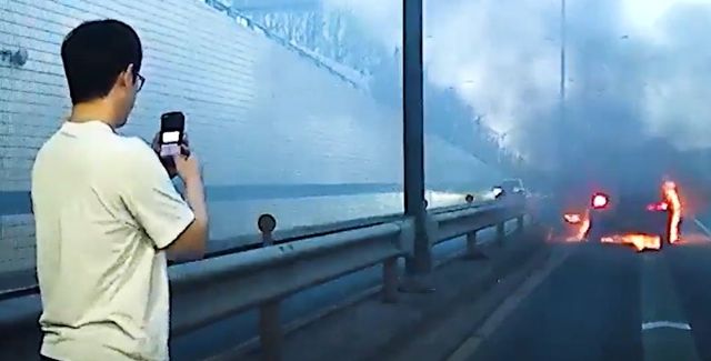 보이는 112 신고를 하는 양선호 경장