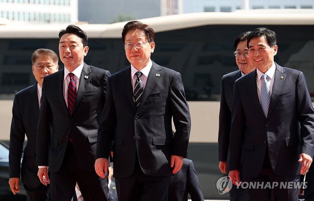 시정 연설 위해 국회 도착한 이재명 대통령