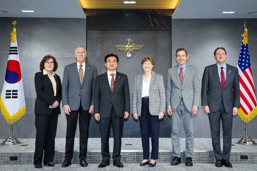 안규백 국방장관, 美 상원의원단 접견