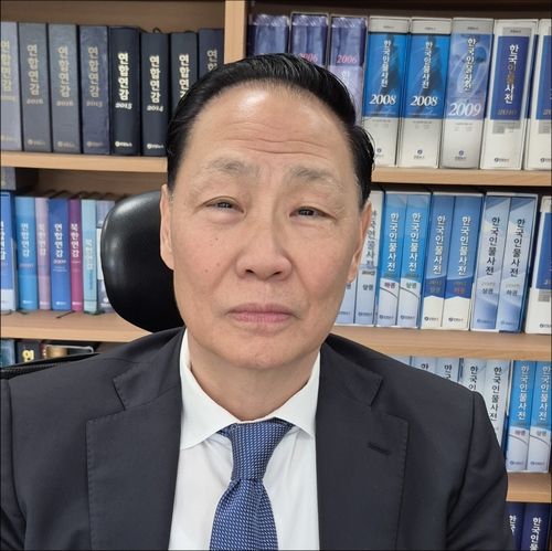 연합뉴스와 인터뷰 중인 김진우 박사