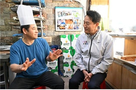 오세훈 서울시장과 '쌍리단길' 상인