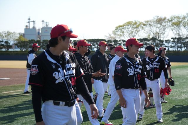 2일 삼성 라이온즈를 14-2로 완파한 울산 웨일즈 선수단