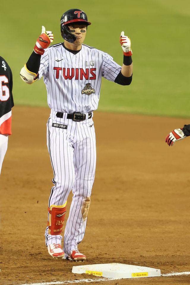 2회 적시타를 친 LG 천성호