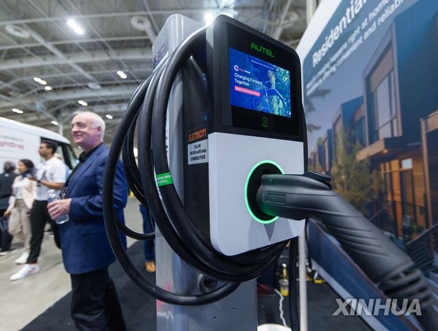 캐나다 토론토 전시장에 전시된 전기차 충전기