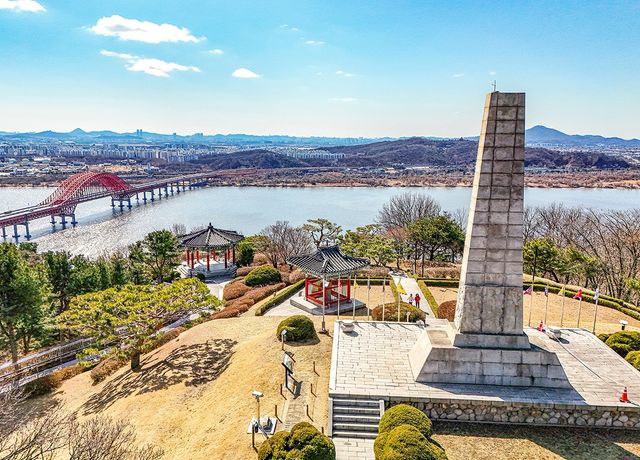 한강을 내려다보고 있는 행주대첩비 [사진/임헌정 기자]