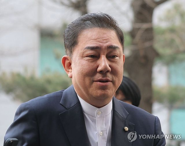 경찰 조사 출석하는 김병기 의원