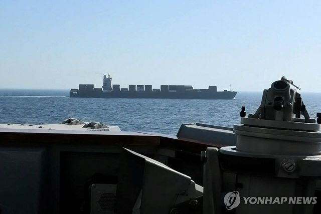 미 해군의 포격을 받고 나포된 이란 선적 화물선 투스카