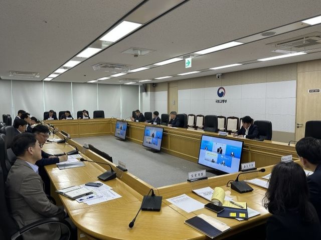 국토부 김이탁 1차관 주재의 '건설 현장 비상경제 TF' 회의