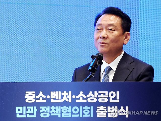 인사말하는 이광재 공동위원장