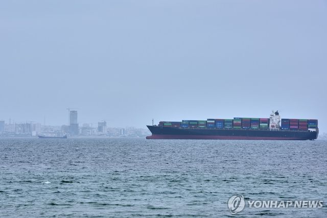 호르무즈 해협 인근을 지나는 화물선