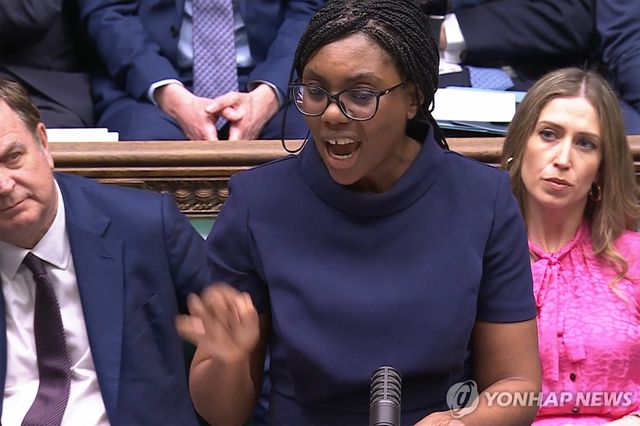 공세 펼치는 베이드녹 보수당 대표