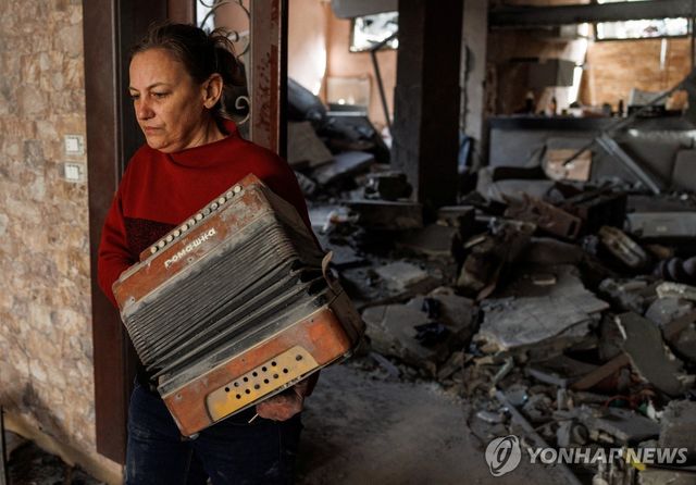 이스라엘 공습에 집이 파괴된 레바논인