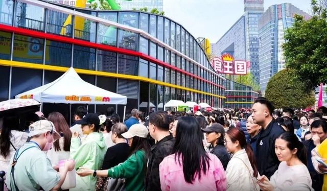 중국 창사 간식매장 앞 인파