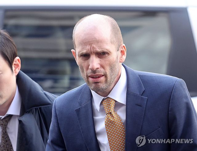 로저스 쿠팡 한국 임시대표 경찰 출석