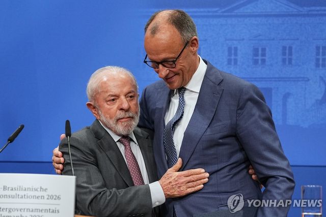 프리드리히 메르츠 독일 총리(오른쪽), 루이스 이나시우 룰라 다시우바 브라질 대통령