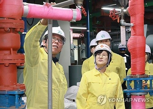 안전관리 실태 점검하는 원민경 장관