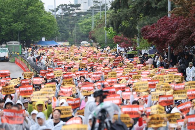 제46회 장애인의 날인 20일을 맞아 한국장애인복지시설협회와 한국장애인거주시설부모회가 영등포구 국회 인근에서 '거주시설 장애인 권리 선포 대회'를 개최했다. [한국장애인복지시설협회 제공]