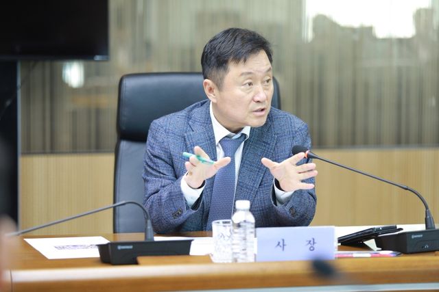 20일 긴급 현안점검회의에서 발언하는 최인호 HUG 사장