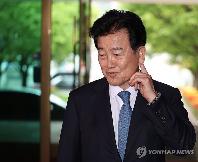 답변하는 정동영 통일부 장관