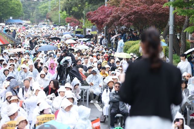 제46회 장애인의 날인 20일을 맞아 한국장애인복지시설협회와 한국장애인거주시설부모회가 영등포구 국회 인근에서 '거주시설 장애인 권리 선포 대회'를 개최했다. [한국장애인복지시설협회 제공]