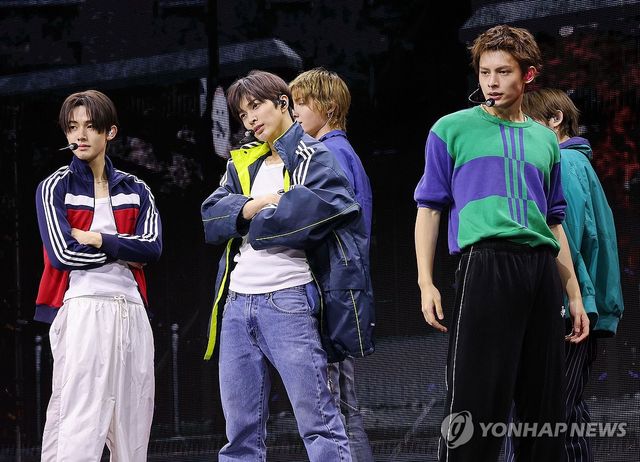 신곡 '레드레드' 공개하는 코르티스