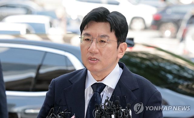 '부정거래 의혹' 방시혁 의장, 경찰 출석