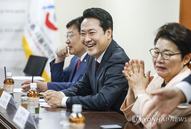 한국노총 방문한 국민의힘 장동혁 대표