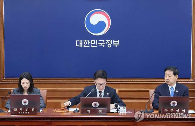 국무회의 주재하는 김민석 총리