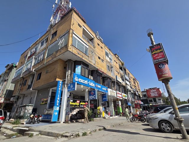 손님 없어 썰렁한 이슬라마바드 상업지구